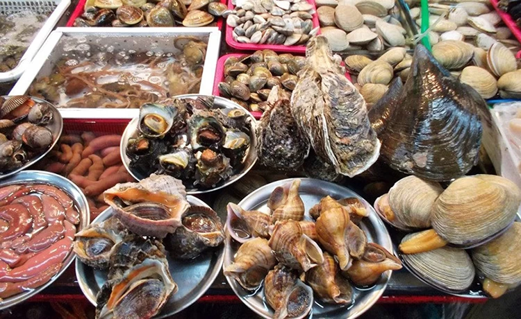 Vì sao người tiêu dùng ngày càng quan tâm đến hải sản tươi sống sạch?