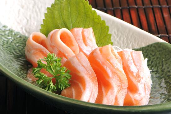 Gia công sashimi cá hồi xuất khẩu sang Trung Quốc