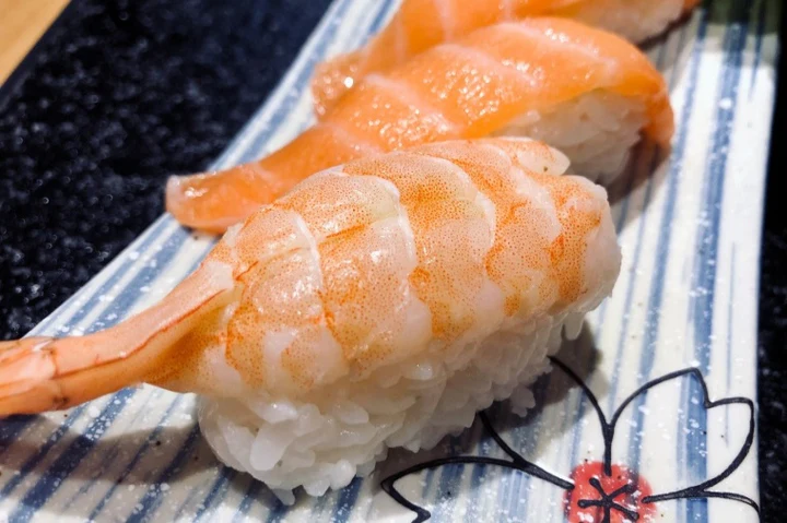 Vì Sao Tôm Biển Tươi Sống Được Ưa Chuộng Trong Sushi?